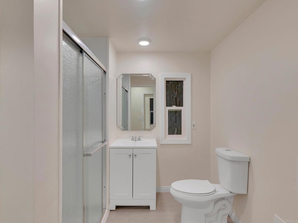 2042 Girard St #42, Delano, CA 93215