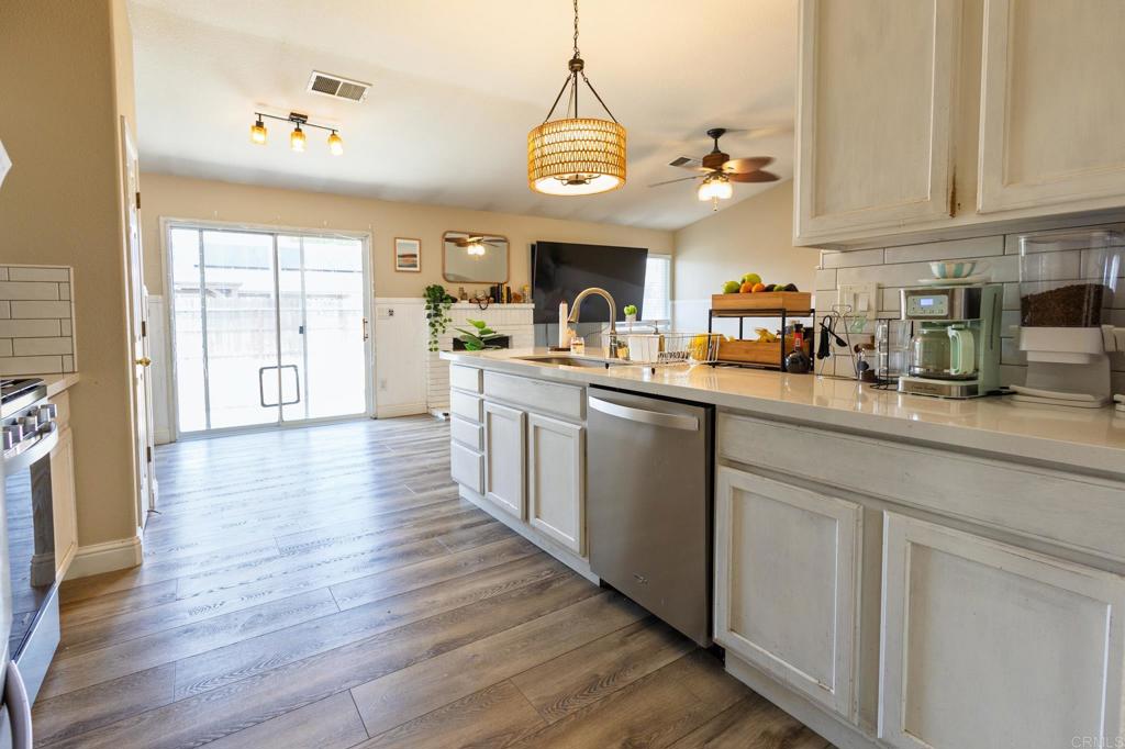 1462 Chimney Way, Lemoore, CA 93245