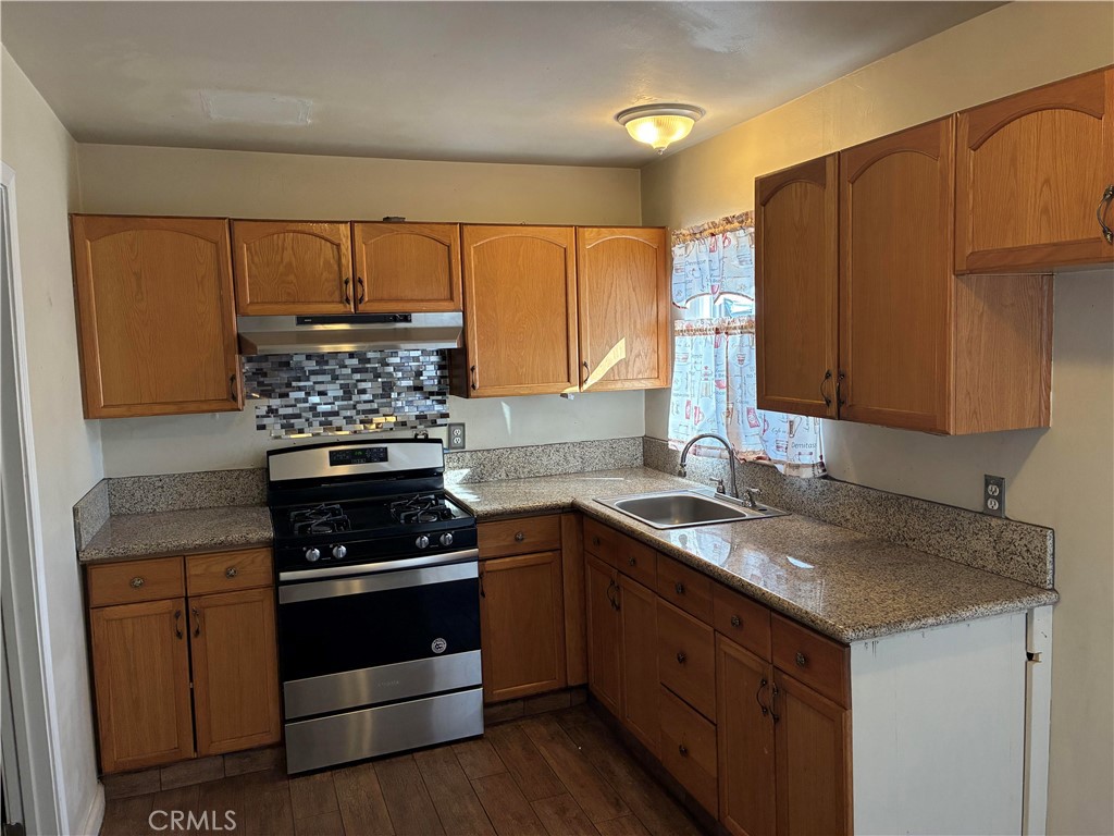 1406 E Hampton, Fresno, CA 93704