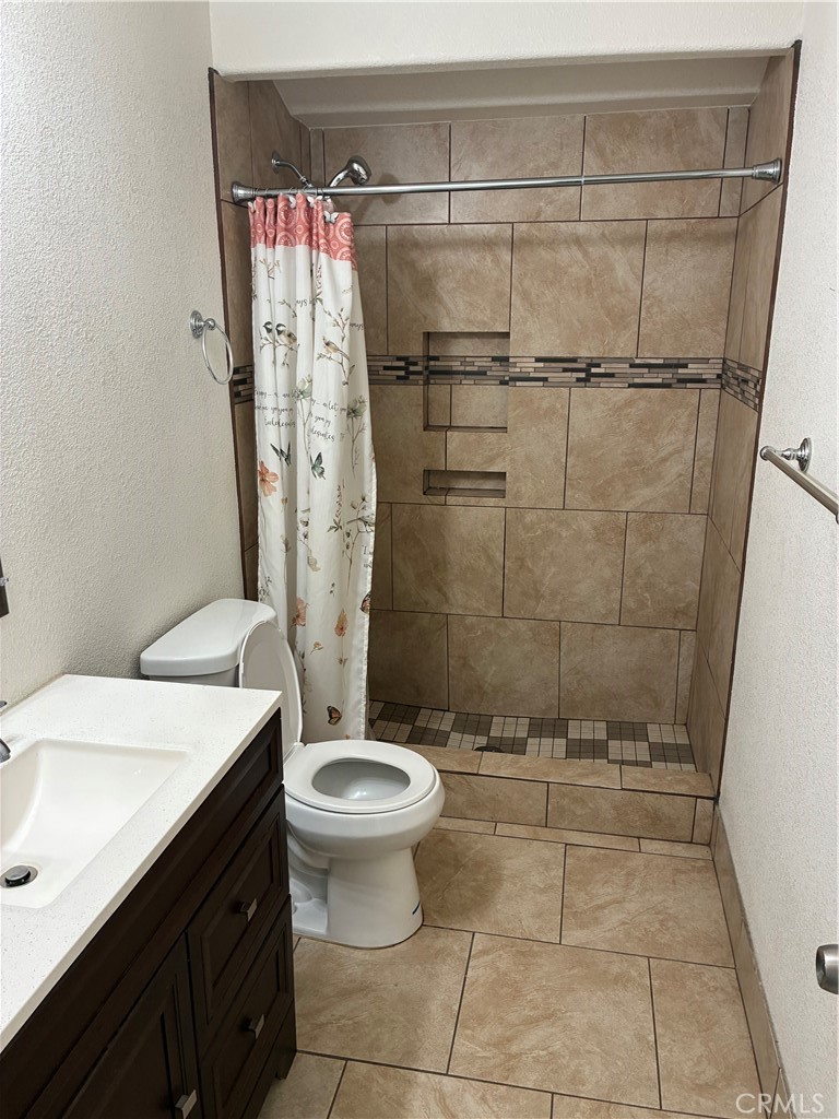 1406 E Hampton, Fresno, CA 93704