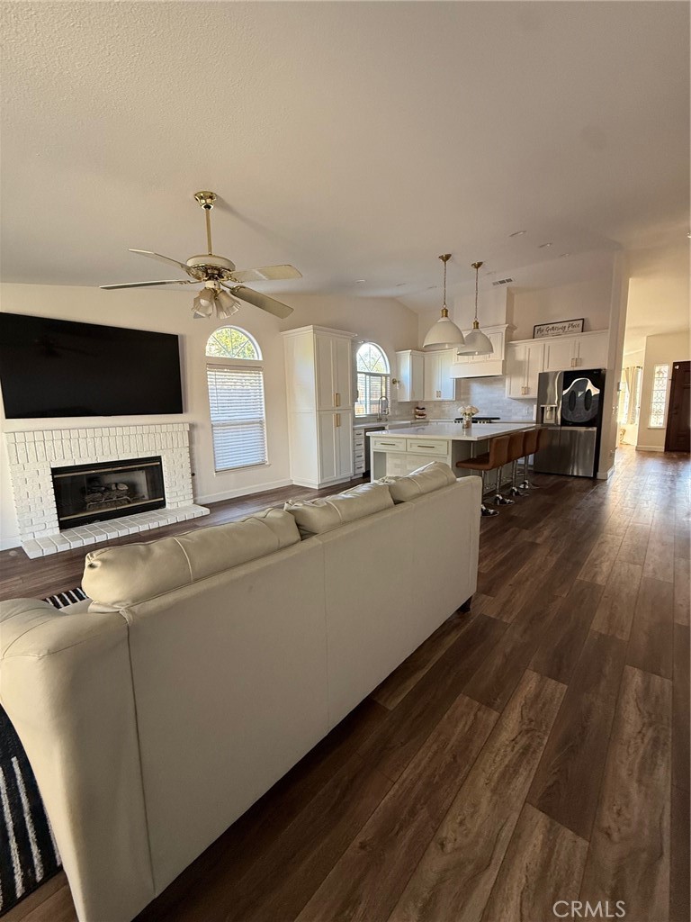 396 Avalon Dr, Lemoore, CA 93245