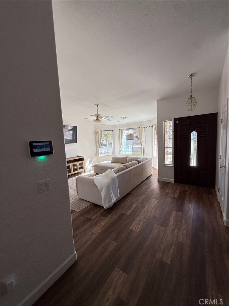 396 Avalon Dr, Lemoore, CA 93245