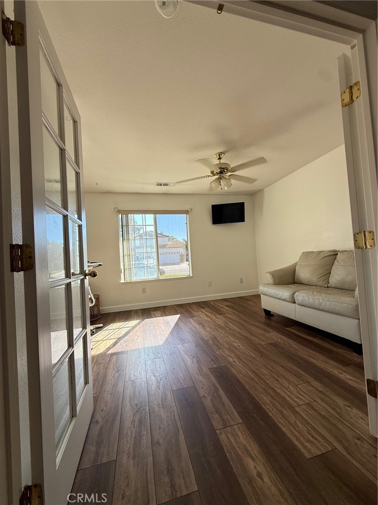 396 Avalon Dr, Lemoore, CA 93245