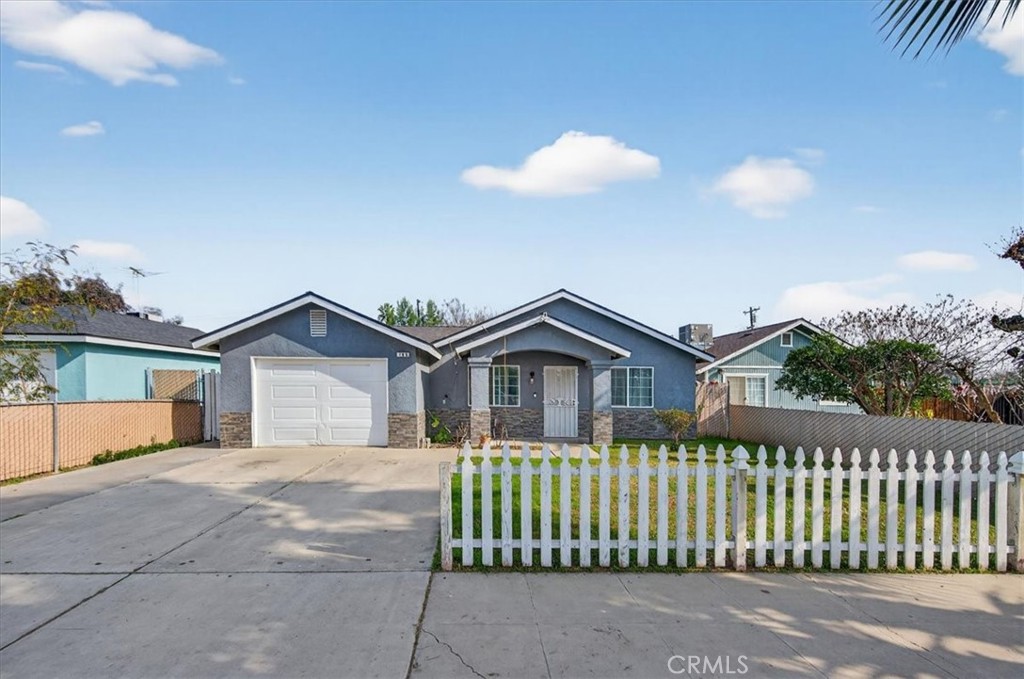 705 S C, Madera, CA 93638