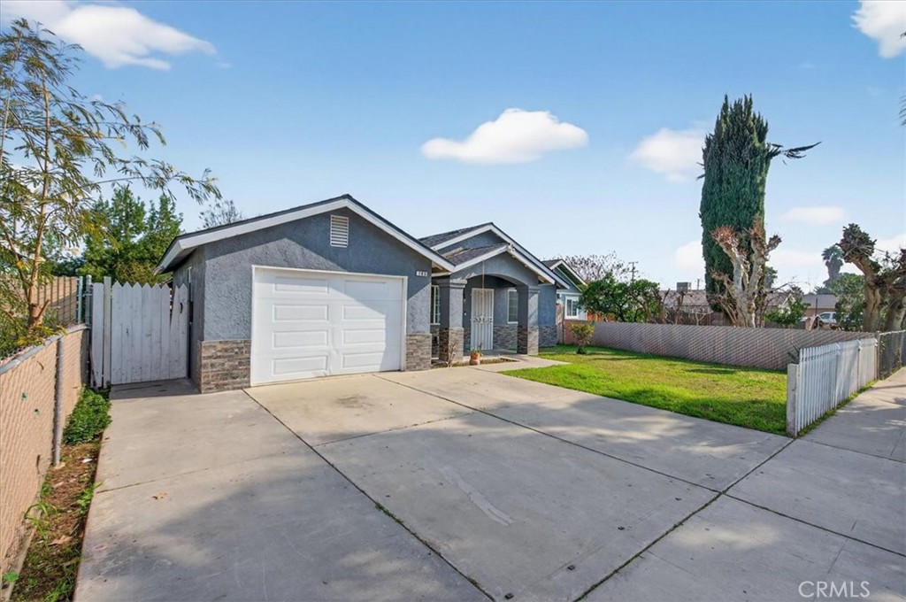 705 S C, Madera, CA 93638