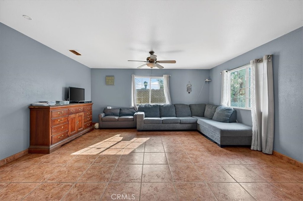 705 S C, Madera, CA 93638