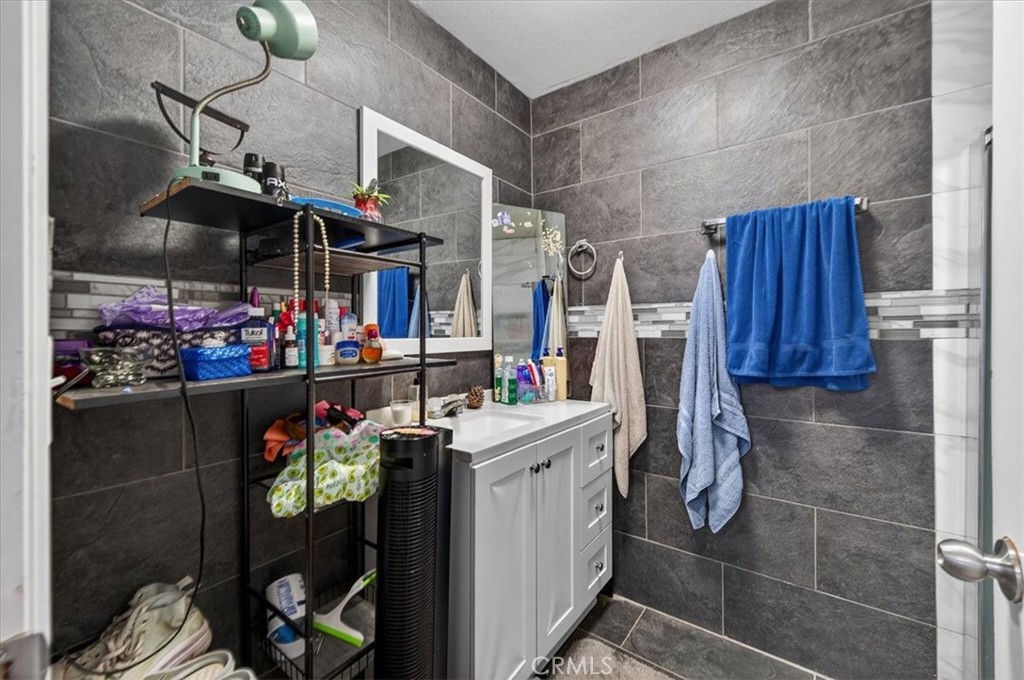 705 S C, Madera, CA 93638