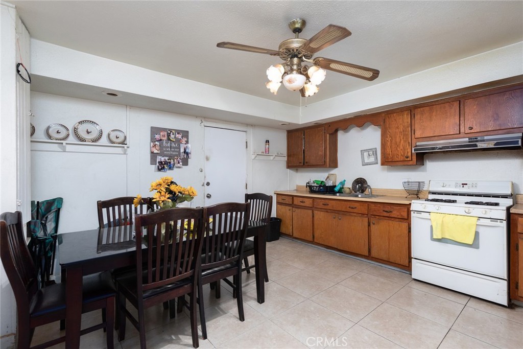 1031 K, Reedley, CA 93654