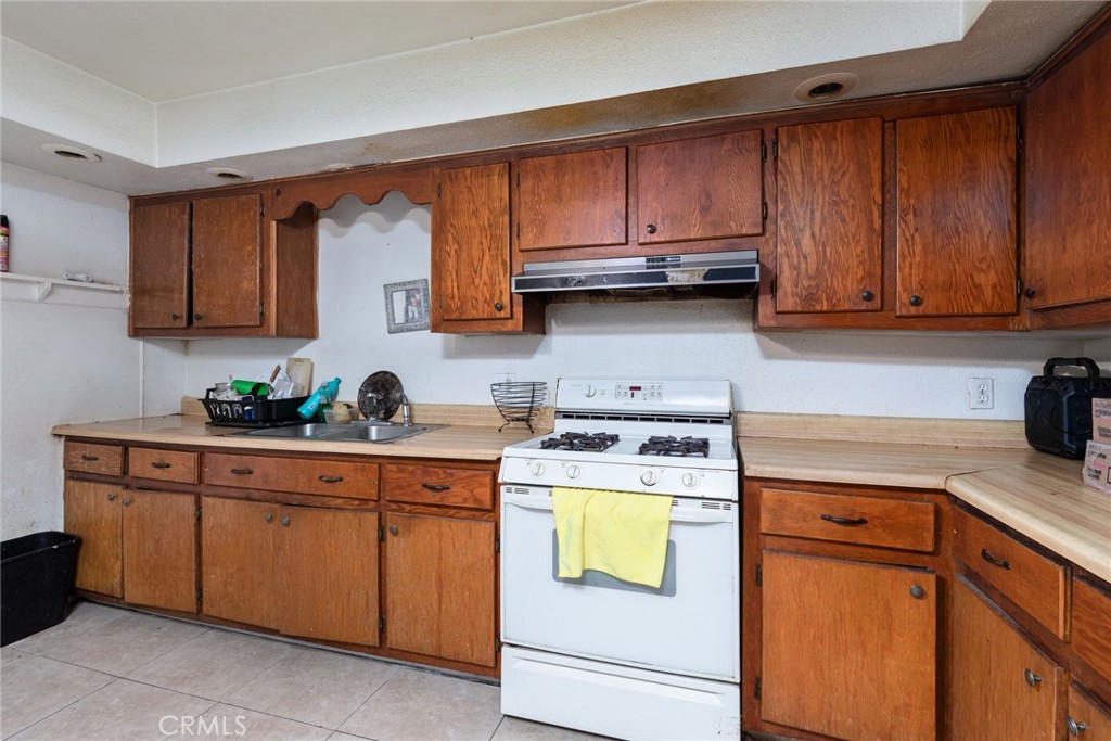 1031 K, Reedley, CA 93654