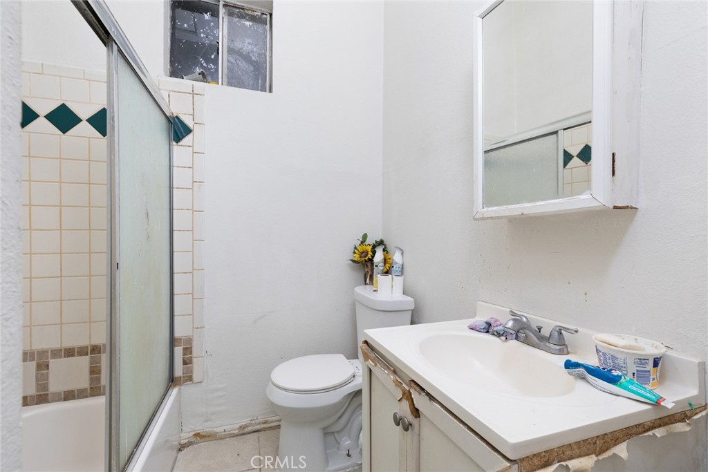 1031 K, Reedley, CA 93654