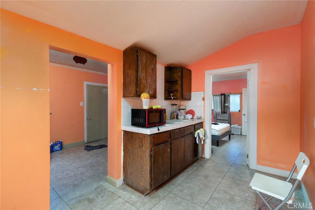 1031 K, Reedley, CA 93654