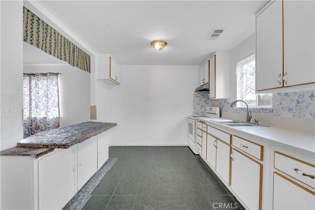 1674 Casuga Ct, Orange Cove, CA 93646