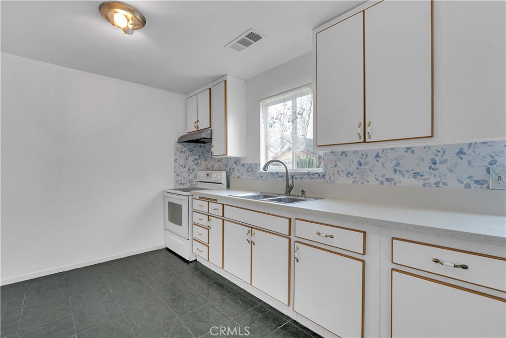 1674 Casuga Ct, Orange Cove, CA 93646