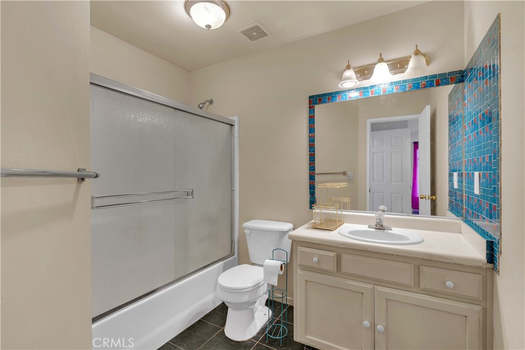 1674 Casuga Ct, Orange Cove, CA 93646