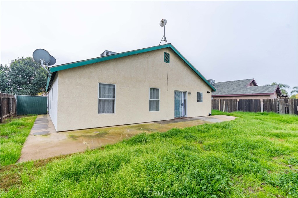 1674 Casuga Ct, Orange Cove, CA 93646