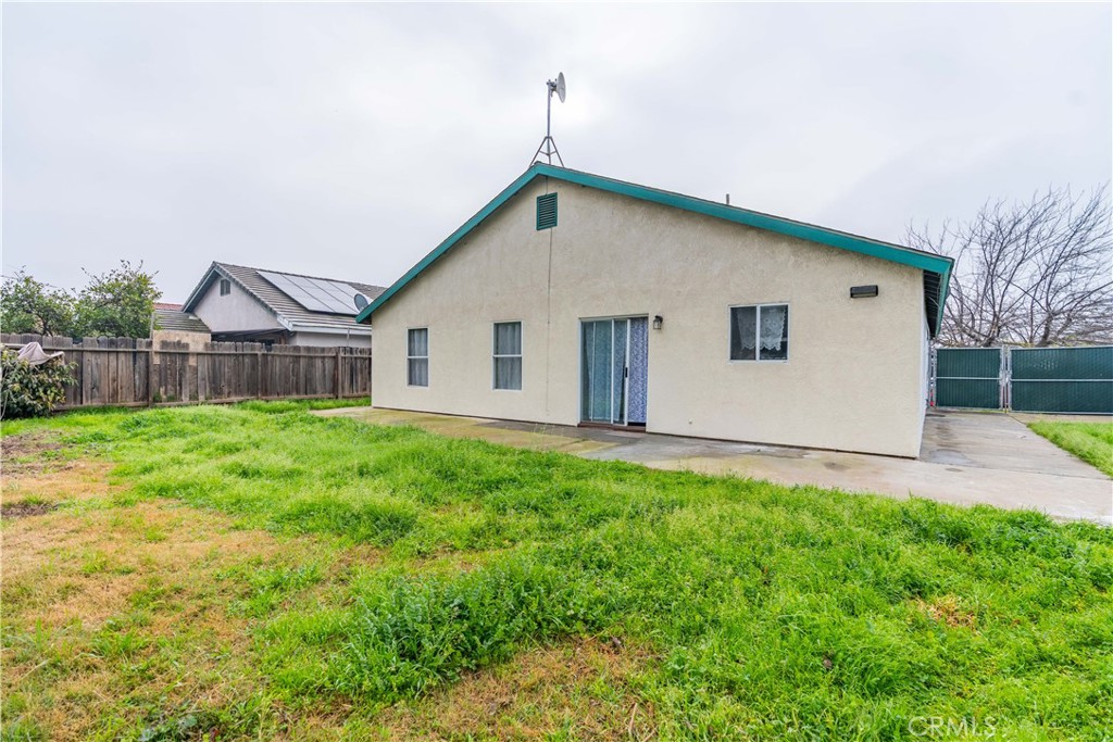 1674 Casuga Ct, Orange Cove, CA 93646