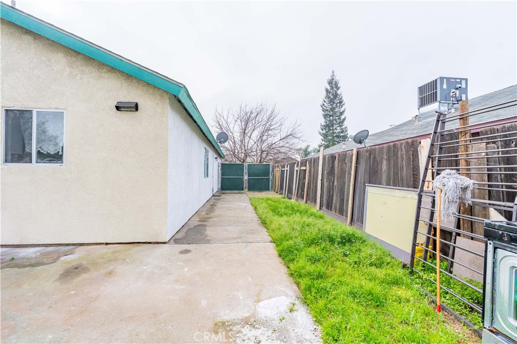 1674 Casuga Ct, Orange Cove, CA 93646