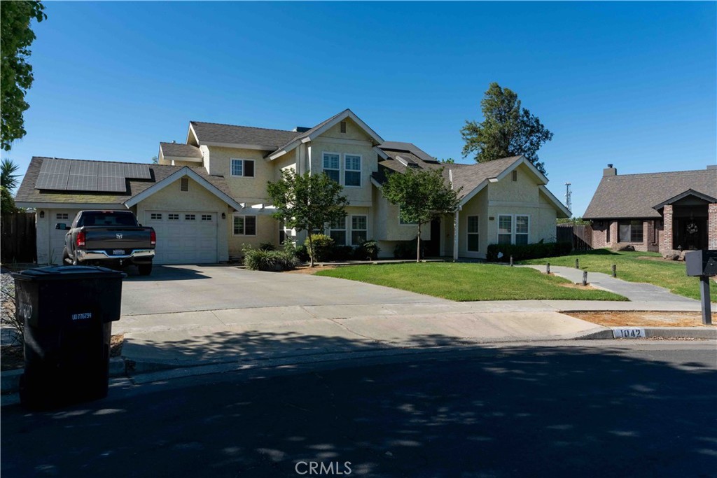 1042 Robinson Ct, Hanford, CA 93230