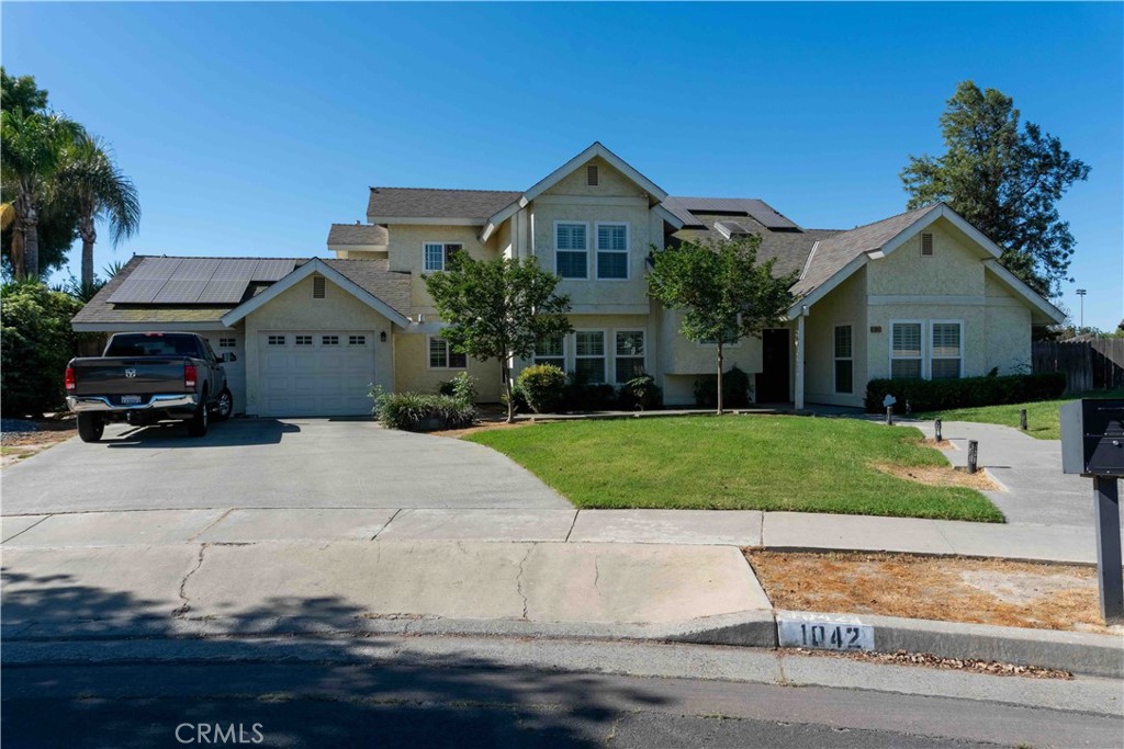 1042 Robinson Ct, Hanford, CA 93230