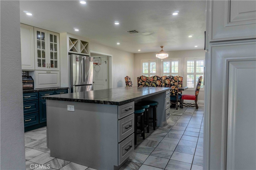 1042 Robinson Ct, Hanford, CA 93230