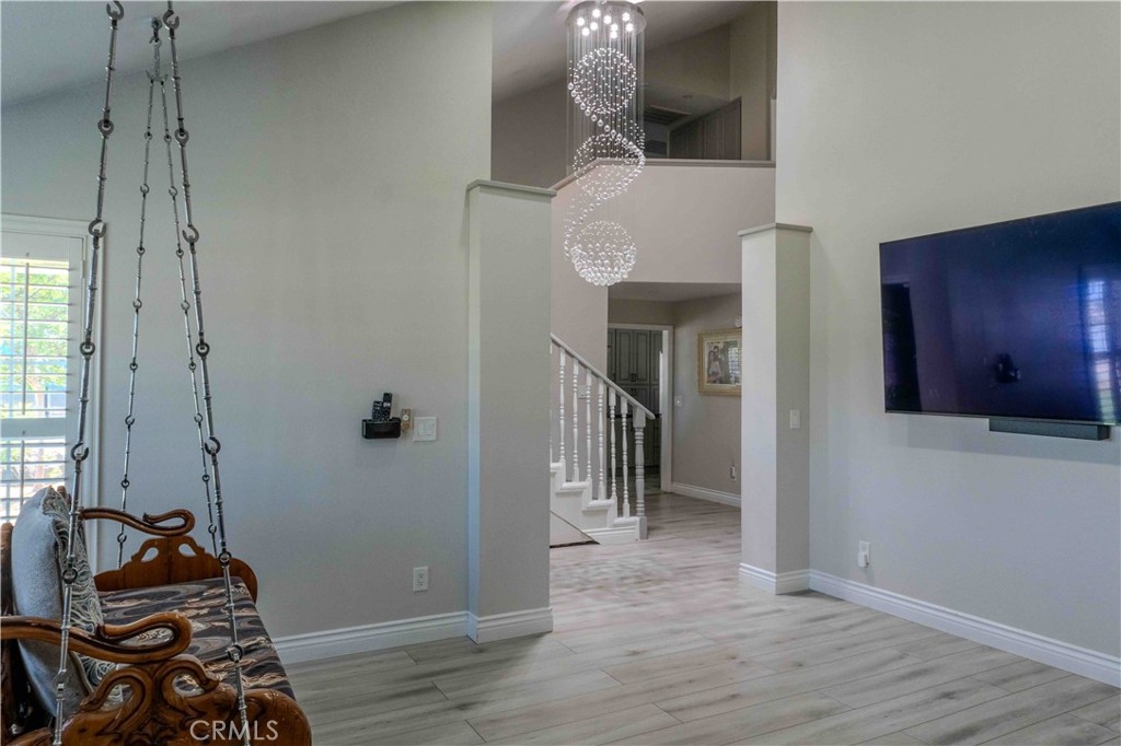 1042 Robinson Ct, Hanford, CA 93230