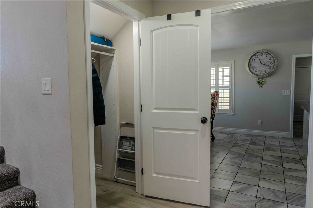 1042 Robinson Ct, Hanford, CA 93230
