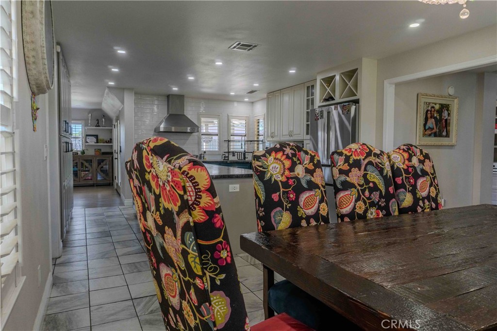 1042 Robinson Ct, Hanford, CA 93230