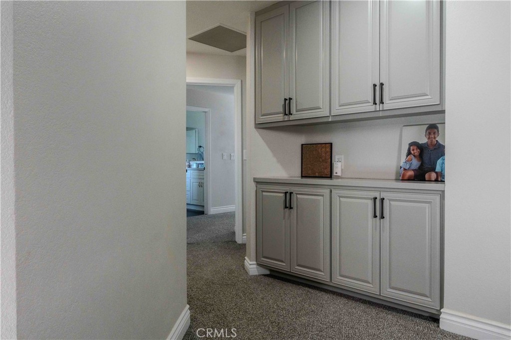1042 Robinson Ct, Hanford, CA 93230