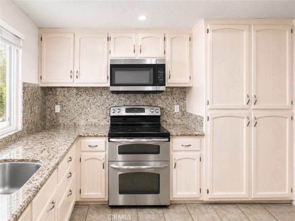 4100 Ahwahnee Ct, Modesto, CA 95356