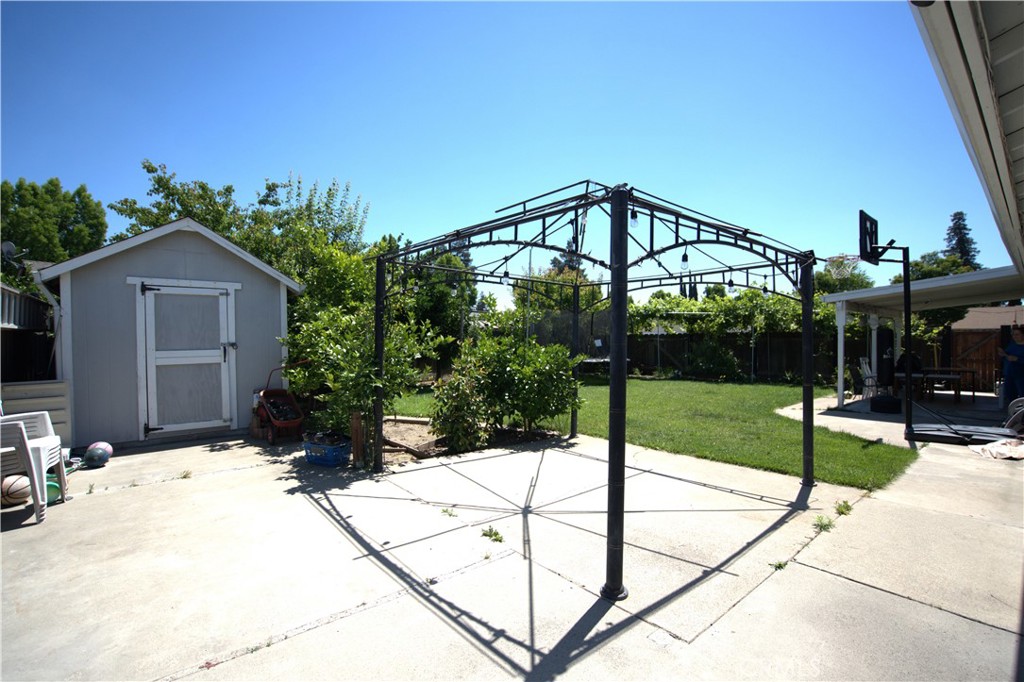 4100 Ahwahnee Ct, Modesto, CA 95356