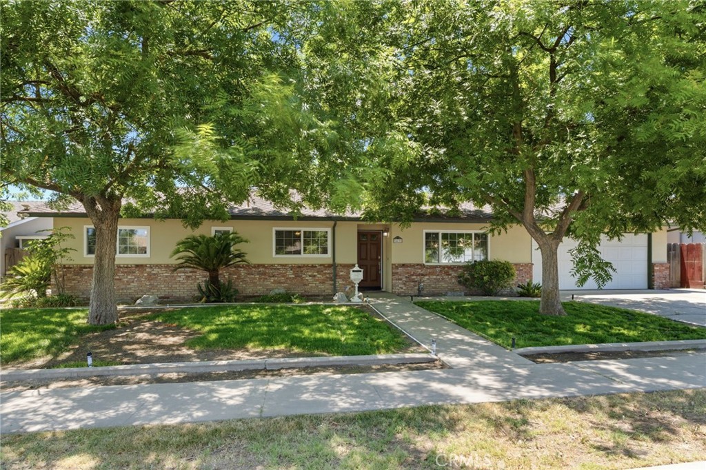 417 E Magnolia, Hanford, CA 93230