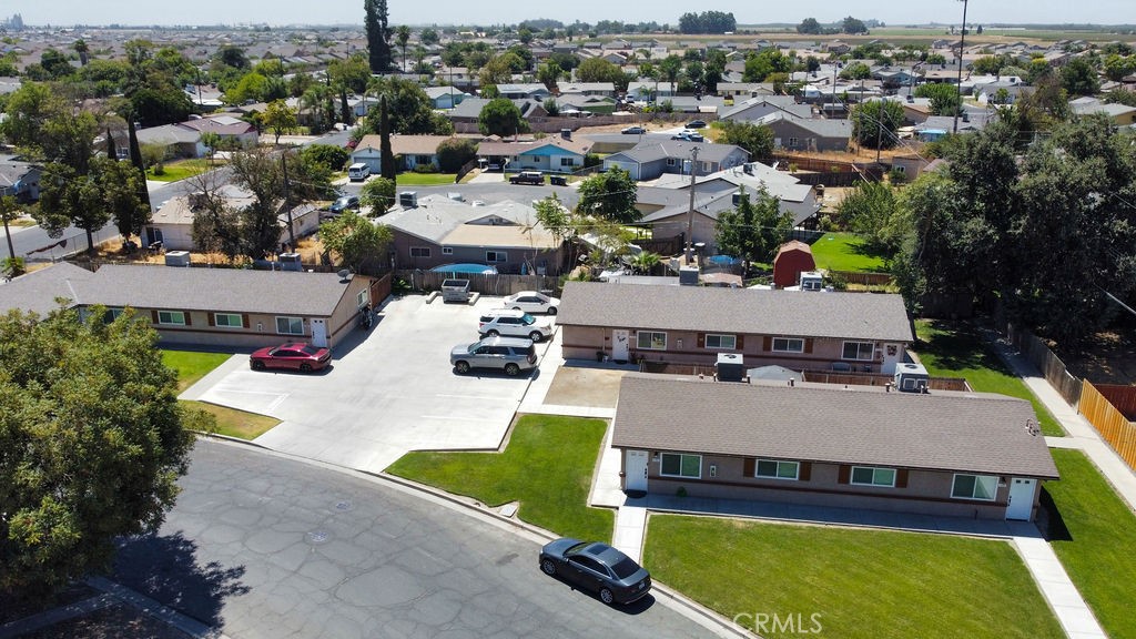 1763 Woodland Dr, Hanford, CA 93230