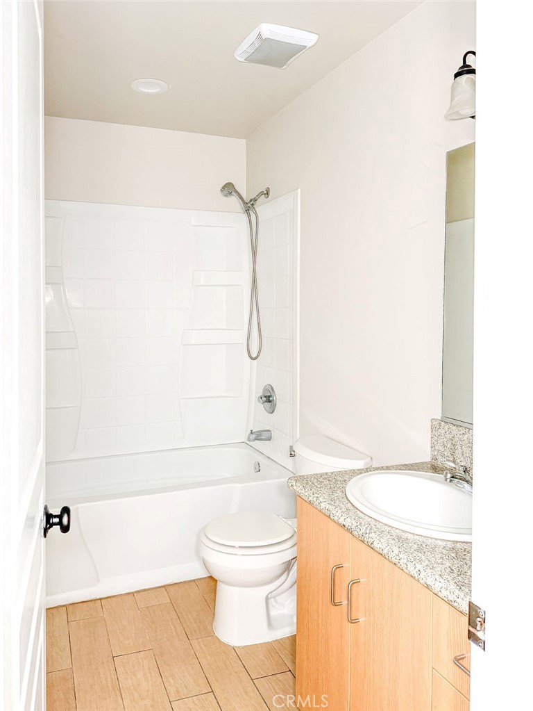 1763 Woodland Dr, Hanford, CA 93230