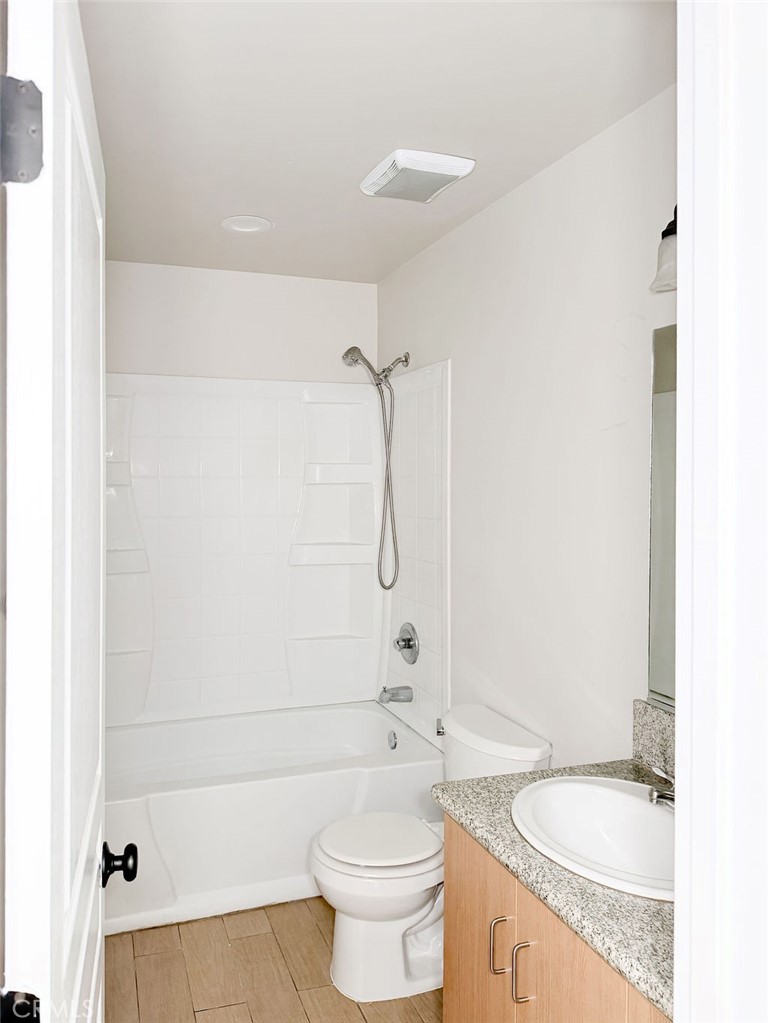 1763 Woodland Dr, Hanford, CA 93230