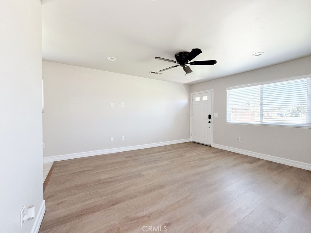 1763 Woodland Dr, Hanford, CA 93230