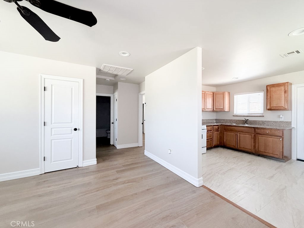1763 Woodland Dr, Hanford, CA 93230