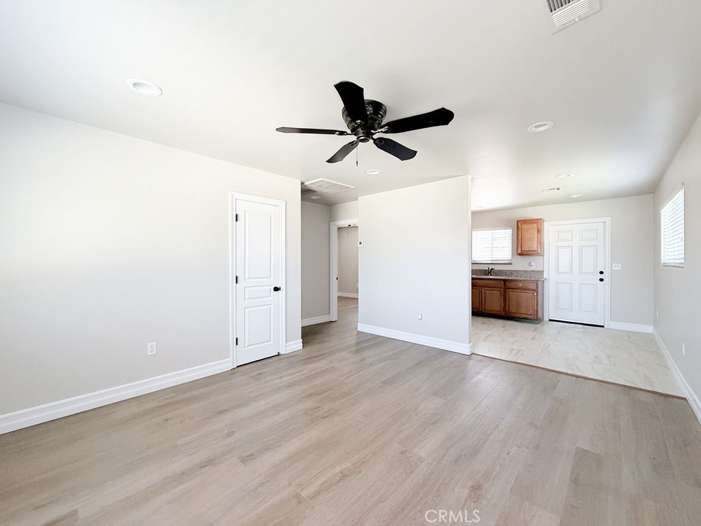 1763 Woodland Dr, Hanford, CA 93230