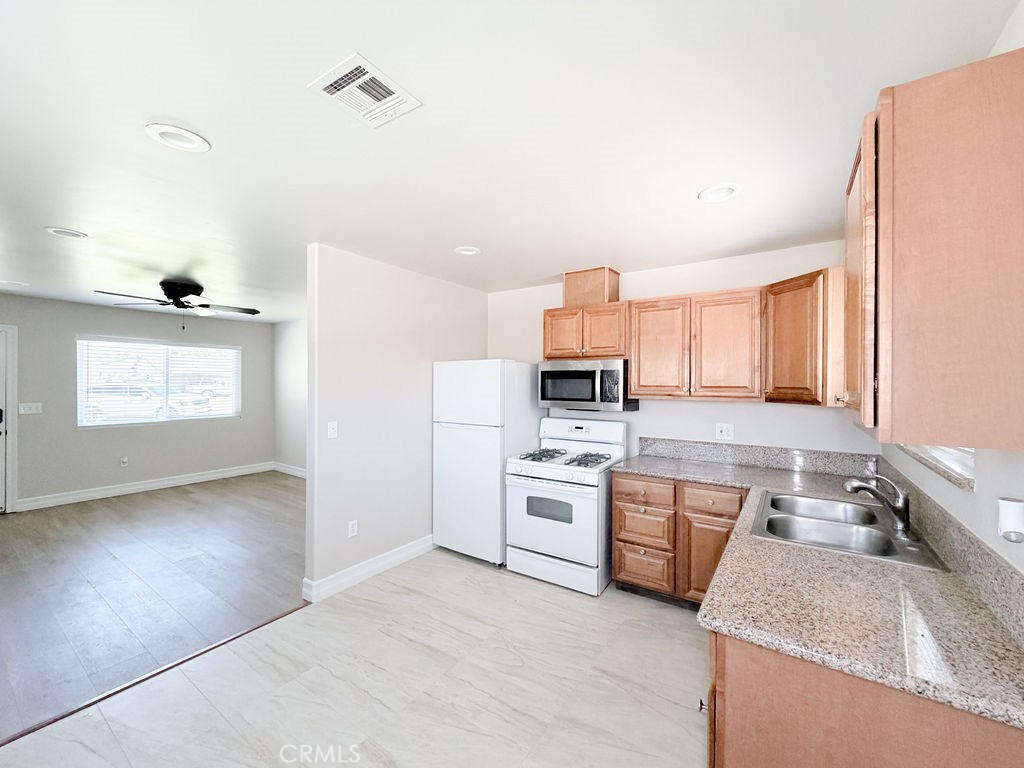 1763 Woodland Dr, Hanford, CA 93230