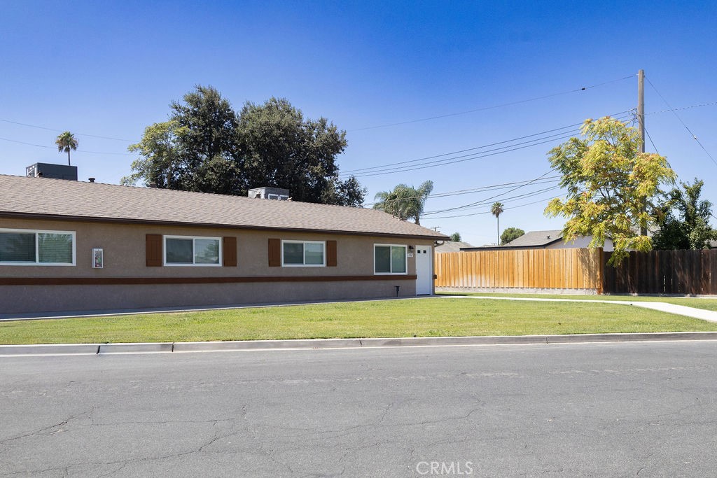 1763 Woodland Dr, Hanford, CA 93230