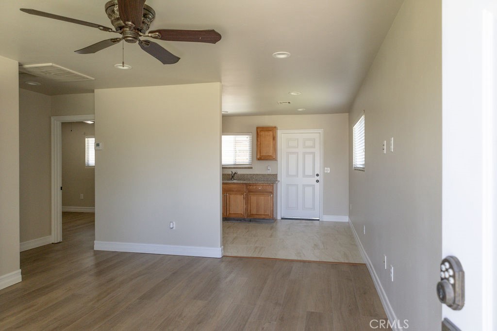 1763 Woodland Dr, Hanford, CA 93230