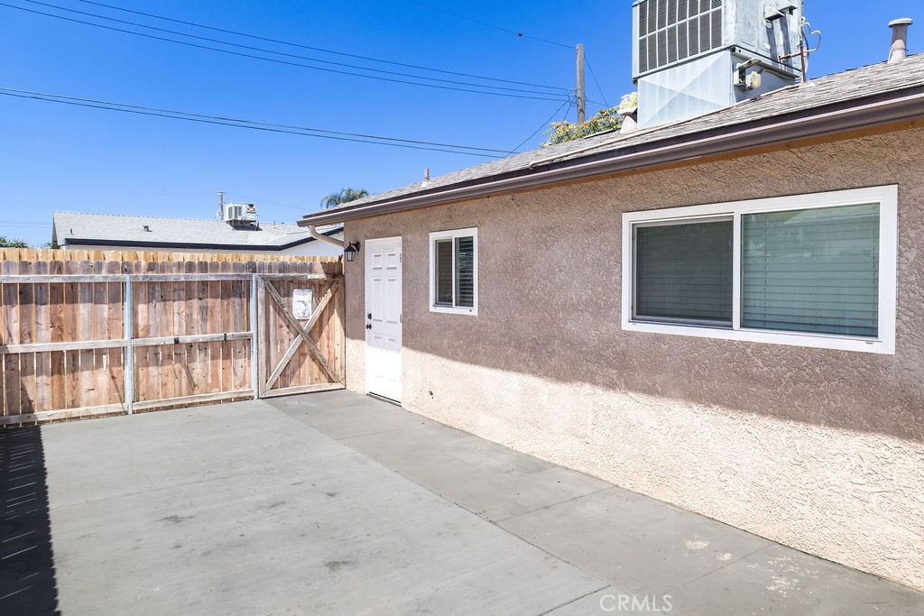 1763 Woodland Dr, Hanford, CA 93230