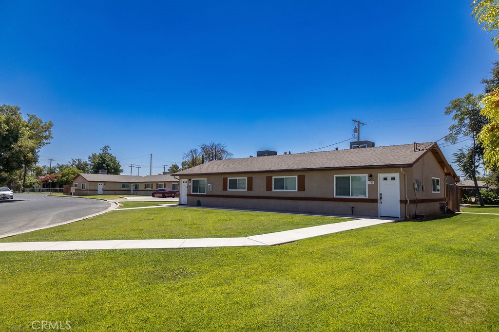 1785 Woodland Dr, Hanford, CA 93230