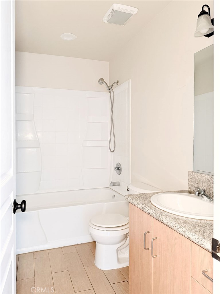 1785 Woodland Dr, Hanford, CA 93230