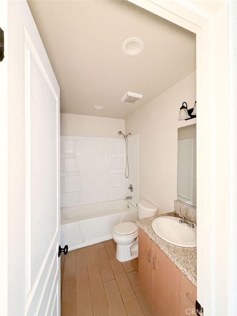 1785 Woodland Dr, Hanford, CA 93230