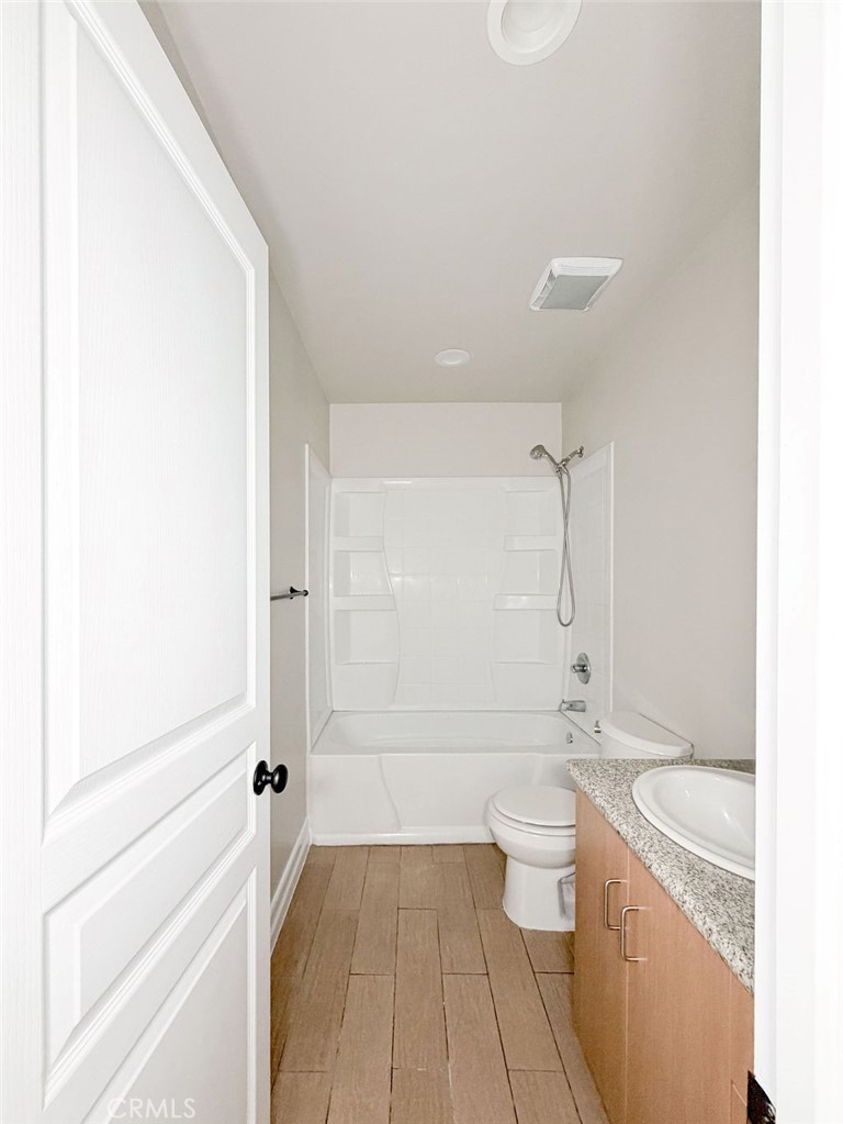1785 Woodland Dr, Hanford, CA 93230