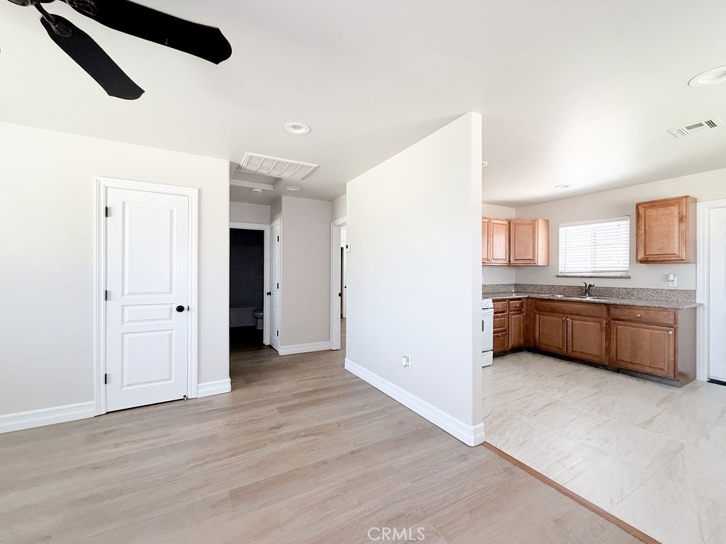 1785 Woodland Dr, Hanford, CA 93230