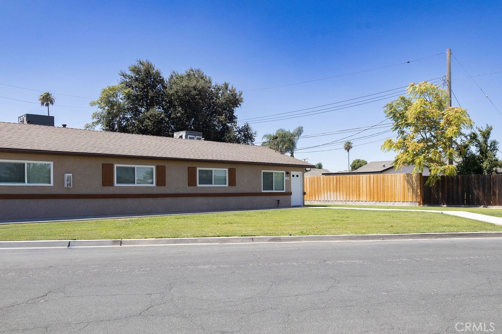 1785 Woodland Dr, Hanford, CA 93230
