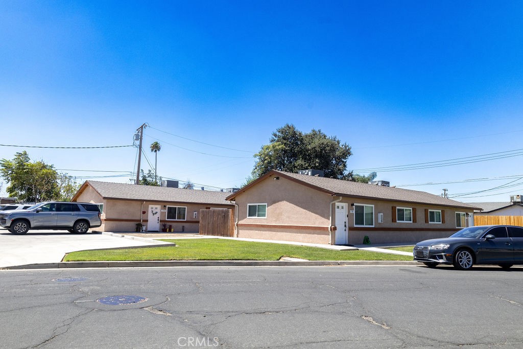 1785 Woodland Dr, Hanford, CA 93230