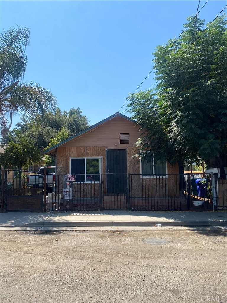 207 W River Ave, Porterville, CA 93257