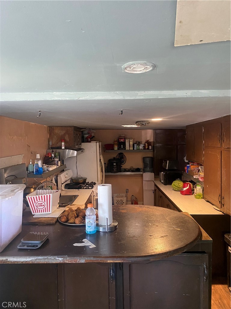 207 W River Ave, Porterville, CA 93257